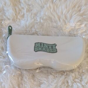MINTY SHADES GLASSES CASE